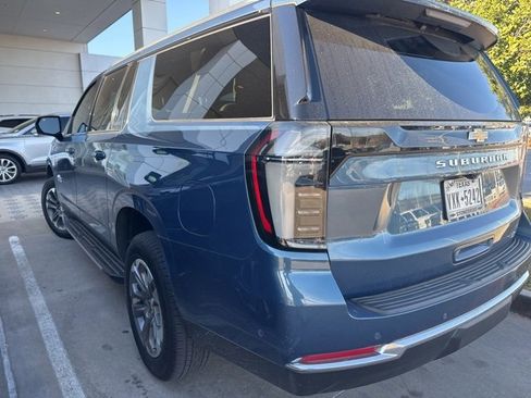 Used 2025 Chevrolet Suburban LT w/ Comfort Package image 3
