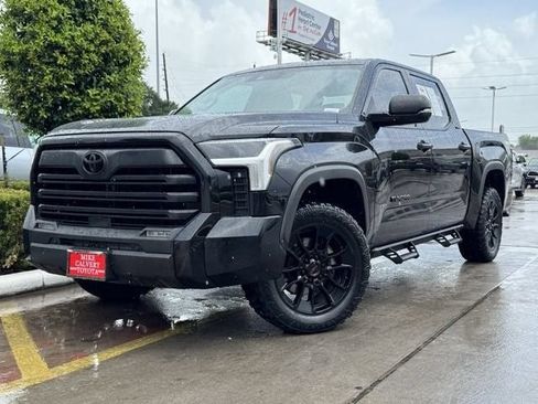 Used 2023 Toyota Tundra SR5 w/ SR5 Convenience Package AWD/4WD image 2