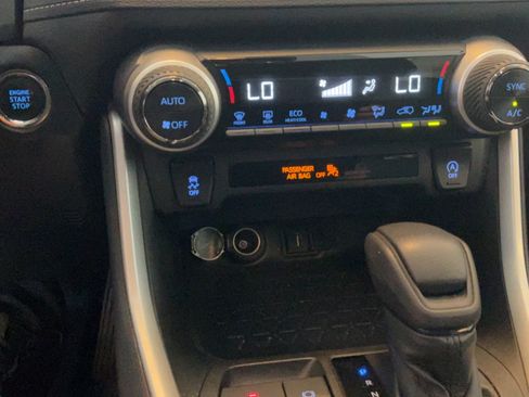 Used 2022 Toyota RAV4 XLE FWD image 14
