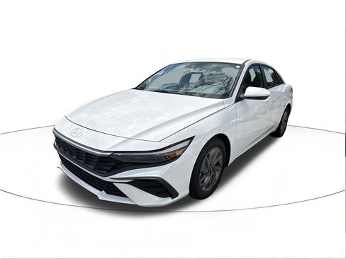 Certified 2024 Hyundai Elantra SEL FWD image 4