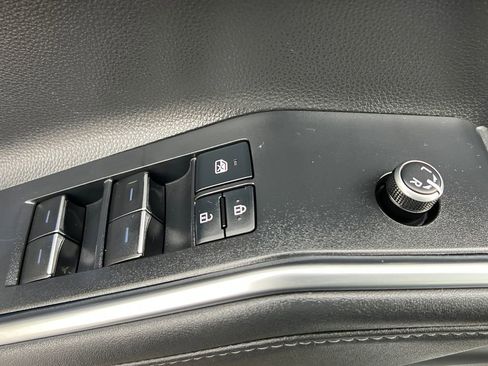 Used 2022 Toyota Highlander Platinum image 12