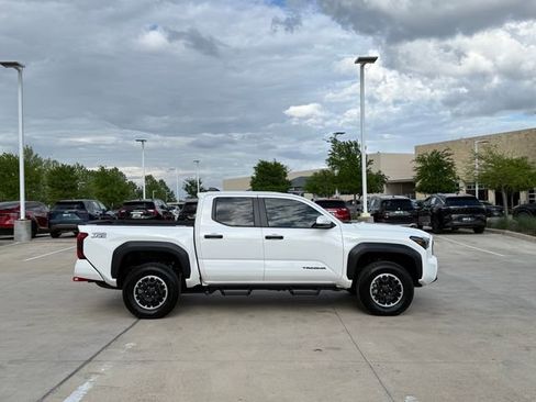 Used 2025 Toyota Tacoma TRD Off-Road image 5