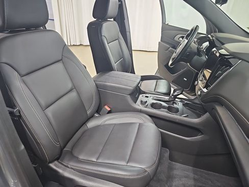 Used 2023 Chevrolet Traverse LT w/ LT Premium Package AWD/4WD image 13