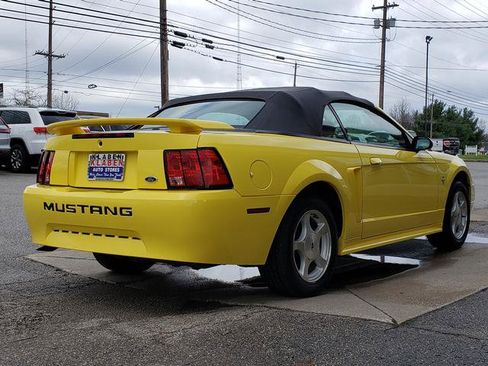 Used 2001 Ford Mustang Convertible image 6