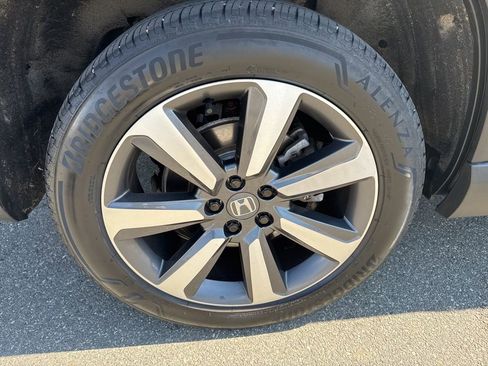 Used 2024 Honda Pilot Touring image 14