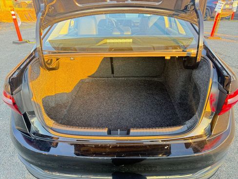 Used 2025 Volkswagen Jetta SE image 32