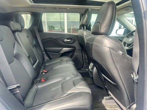 Used 2022 Jeep Cherokee Latitude Lux w/ Sun & Sound Group AWD/4WD image 15