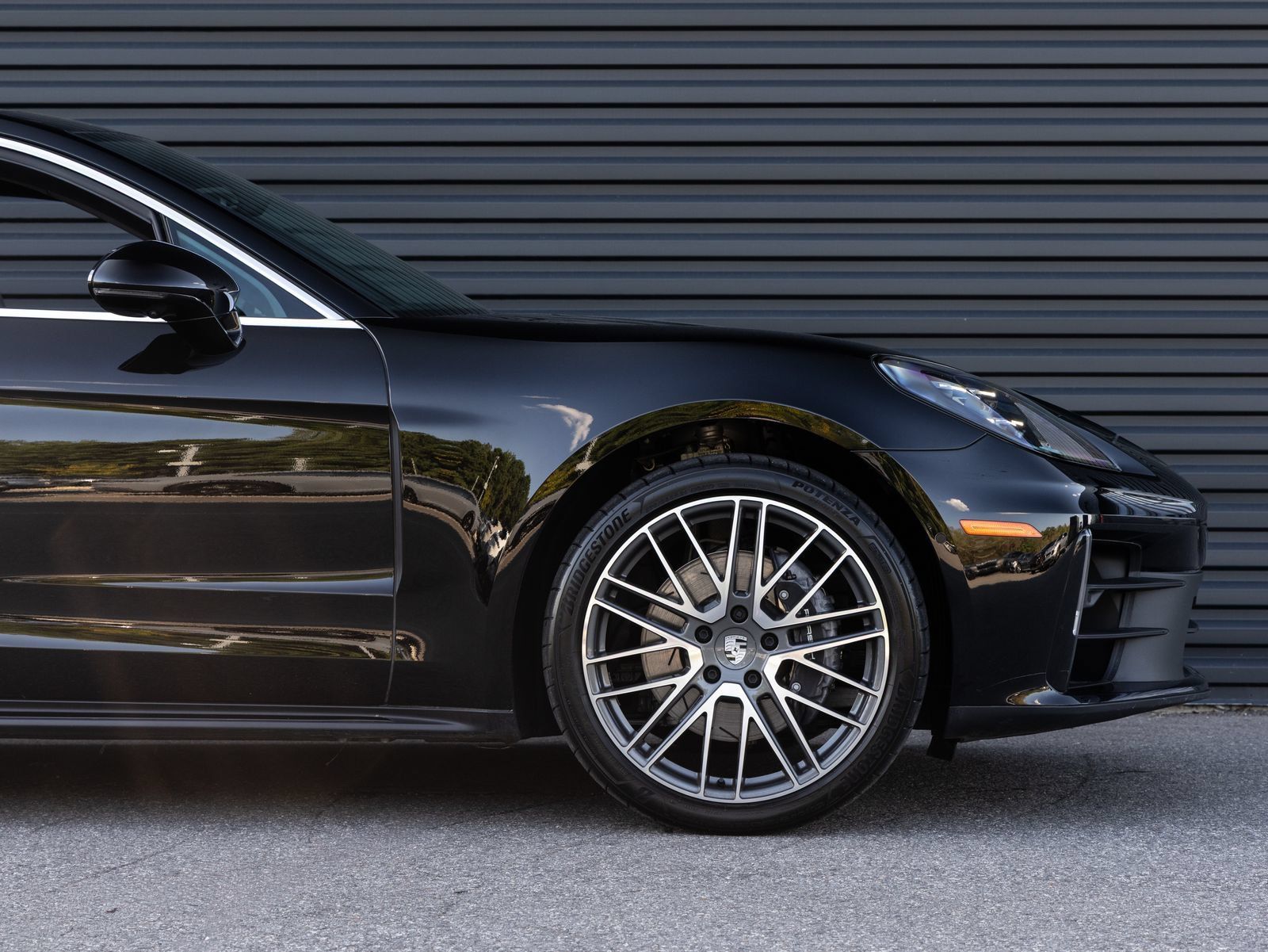 Certified 2025 Porsche Panamera RWD image 9