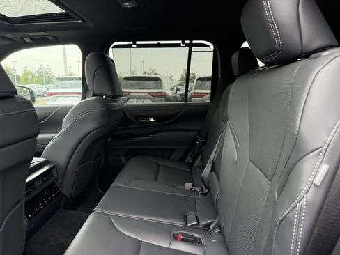 Used 2026 Lexus LX 700h Luxury AWD/4WD image 13