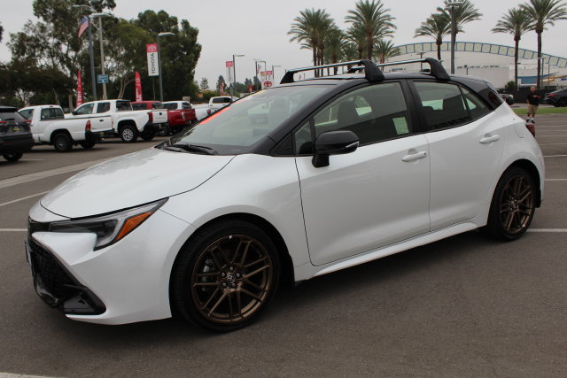 Certified 2025 Toyota Corolla Hatchback w/ SE Package FWD image 6
