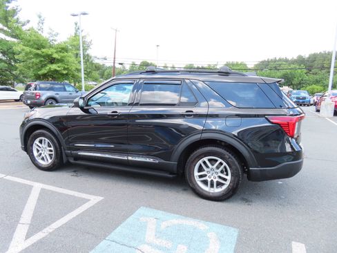 Used 2025 Ford Explorer Active AWD/4WD image 5