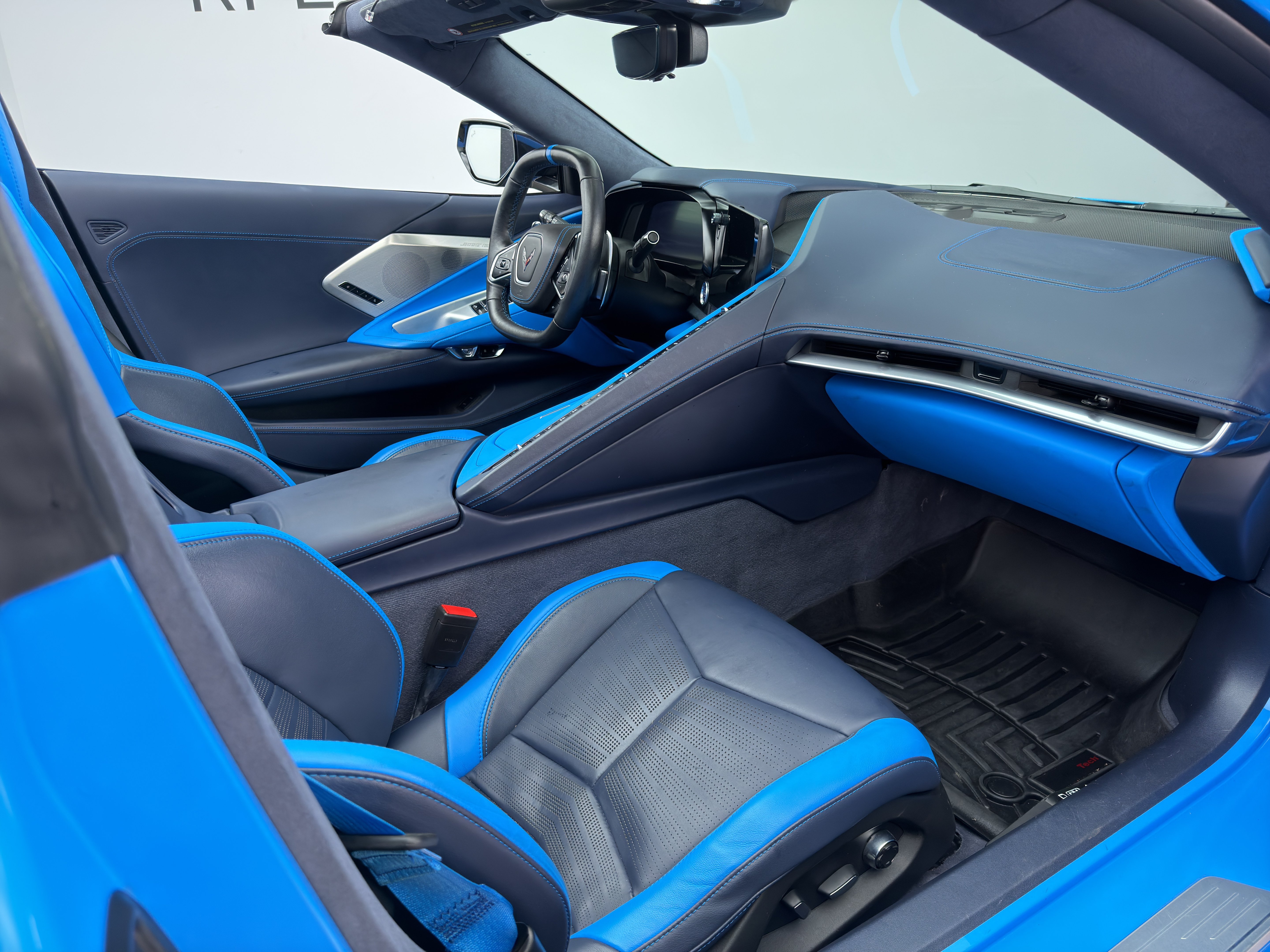 Used 2022 Chevrolet Corvette Stingray Premium Conv w/ Z51 Performance Package RWD image 25