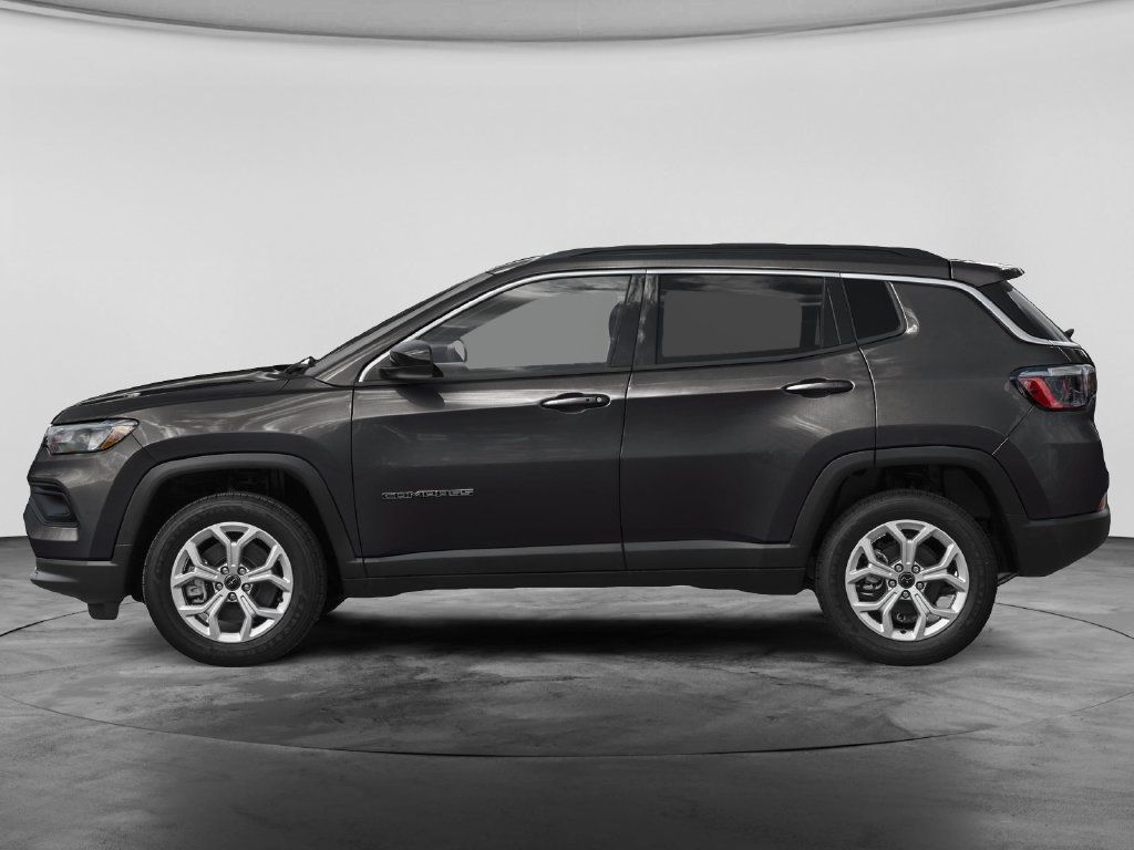 Used 2025 Jeep Compass Limited AWD/4WD image 3