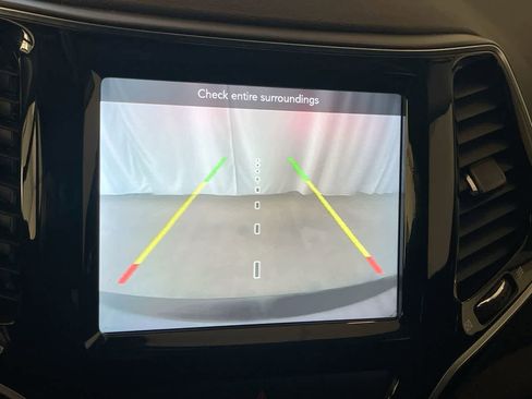 Used 2019 Jeep Cherokee Limited image 17