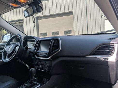 Used 2018 Jeep Cherokee Trailhawk w/ Trailer Tow Group image 12