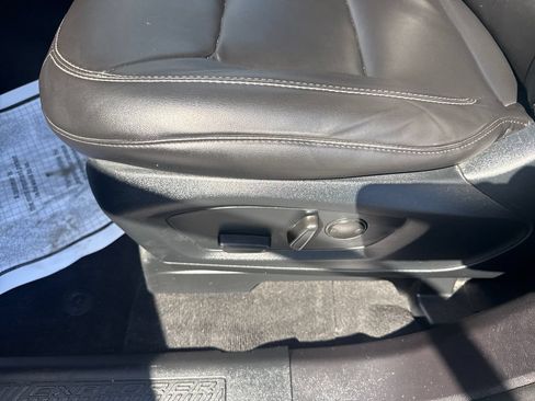 Used 2022 Ford Explorer XLT w/ Equipment Group 202A AWD/4WD image 31
