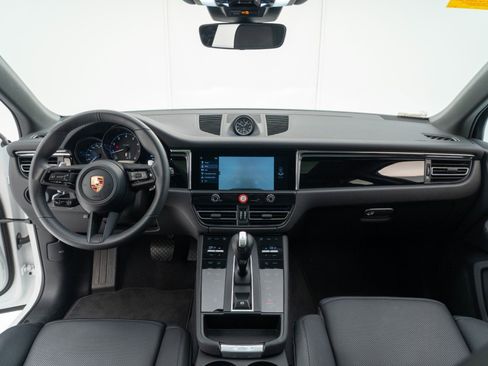 Certified 2026 Porsche Macan AWD/4WD image 27
