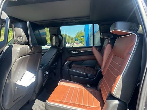 Used 2023 GMC Yukon XL Denali Ultimate image 7