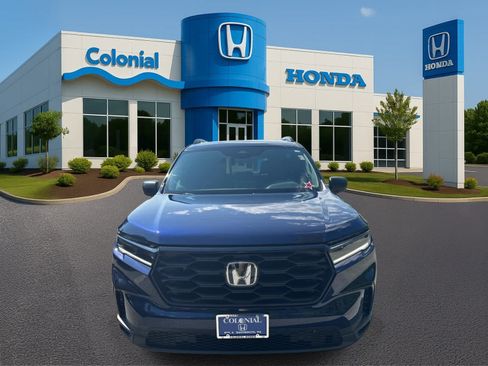Used 2025 Honda Pilot Sport image 9