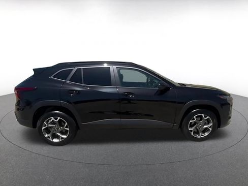 Used 2025 Chevrolet Trax LT FWD image 15
