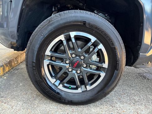 Used 2025 Toyota Tacoma TRD Sport AWD/4WD image 27