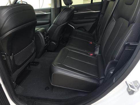 Used 2023 Jeep Grand Cherokee Limited image 18