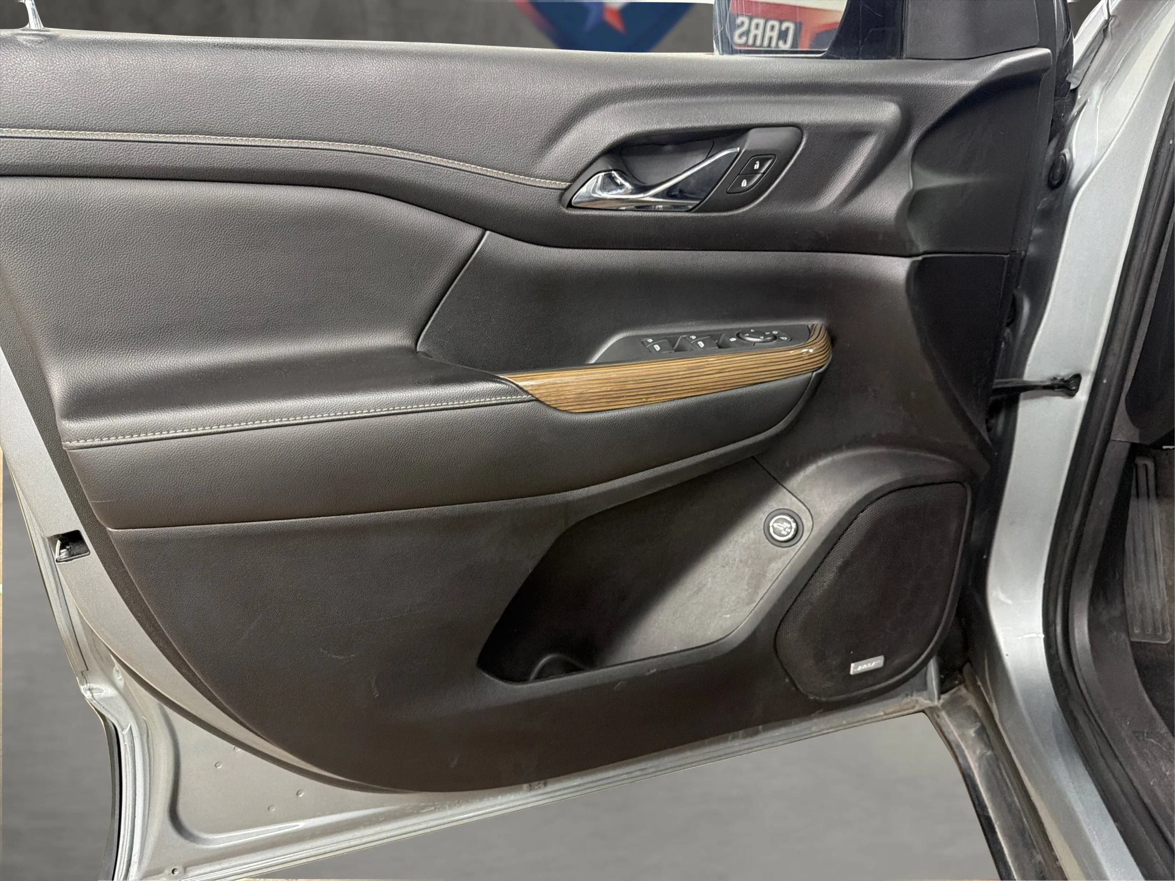 Used 2023 GMC Acadia SLE w/ Driver Convenience Package FWD image 36