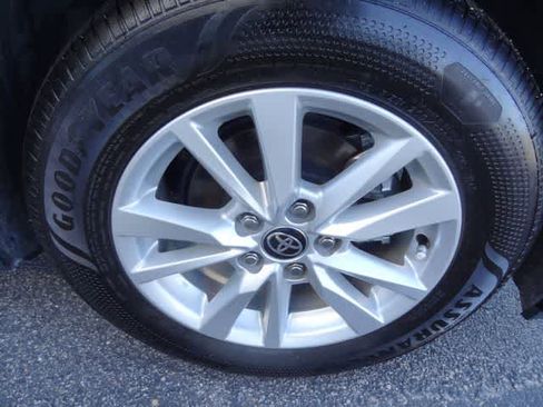 Used 2025 Toyota Camry LE FWD image 31