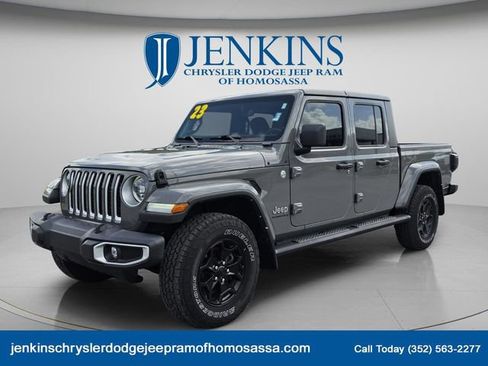 Used 2023 Jeep Gladiator Overland w/ LED Lighting Group AWD/4WD image 11