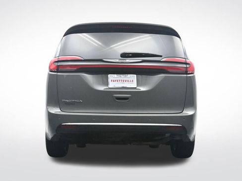 Used 2025 Chrysler Pacifica Select image 35