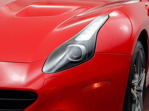 Used 2016 Ferrari California T RWD image 12