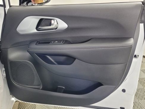 New 2026 Chrysler Pacifica Limited w/ S Appearance Package image 41