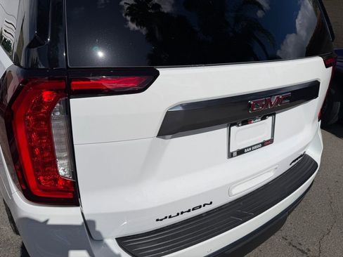 Used 2024 GMC Yukon XL AT4 w/ AT4 Premium Plus Package AWD/4WD image 13