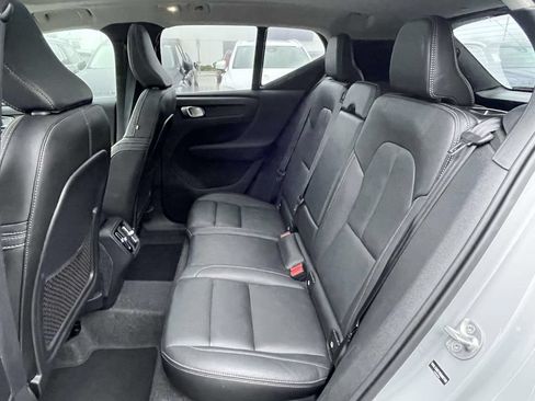 Used 2025 Volvo XC40 B5 Plus AWD/4WD image 3