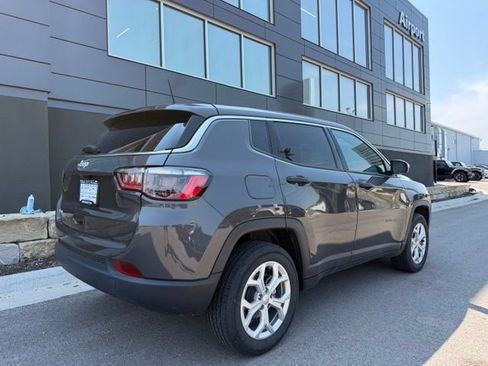 Used 2024 Jeep Compass Sport AWD/4WD image 3