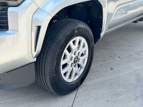 Used 2025 Toyota Tacoma SR image 9