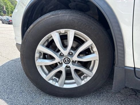 Used 2018 Nissan Rogue SV w/ Premium Package AWD/4WD image 9
