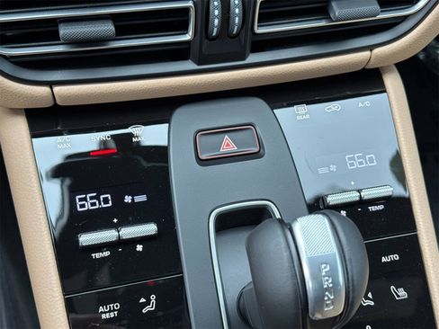 Used 2025 Porsche Macan image 25