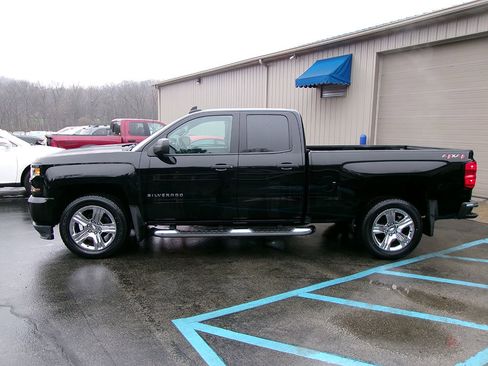 Used 2018 Chevrolet Silverado 1500 Custom w/ Custom Value Package image 3