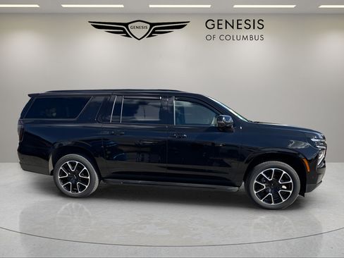 Used 2025 Chevrolet Suburban RST w/ Comfort Package AWD/4WD image 5