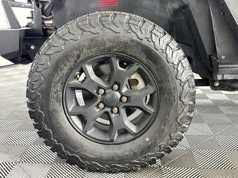 Used 2020 Jeep Wrangler Sport AWD/4WD image 32