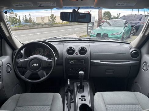 Used 2007 Jeep Liberty Sport image 28