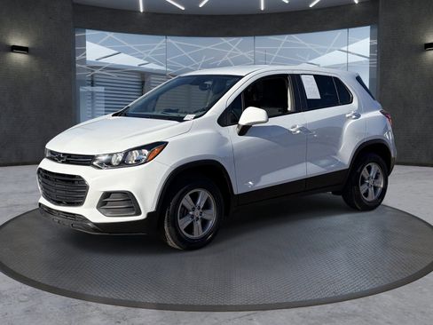 Certified 2022 Chevrolet Trax LS AWD/4WD image 2