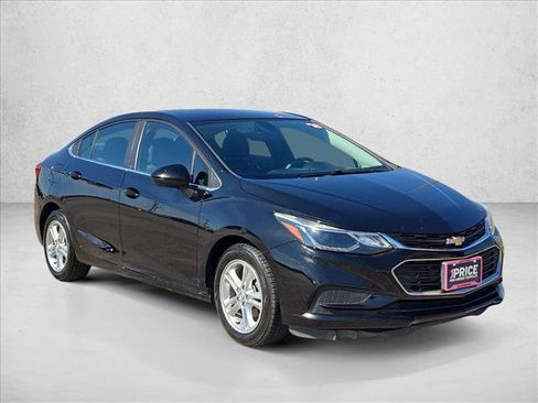 Used 2018 Chevrolet Cruze LT w/ Convenience Package image 3