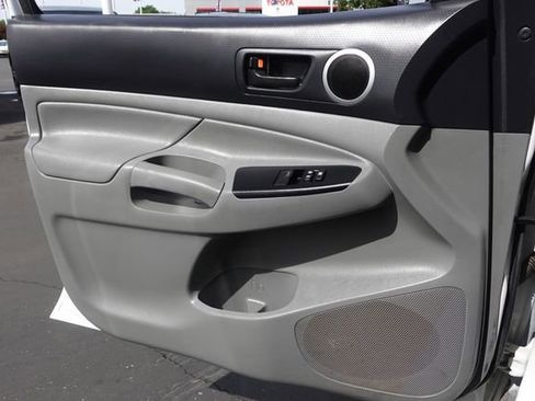 Used 2014 Toyota Tacoma 4x4 Access Cab V6 w/ TRD Off-Road Package image 23