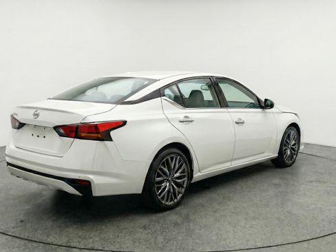 Used 2025 Nissan Altima 2.5 SV FWD image 9