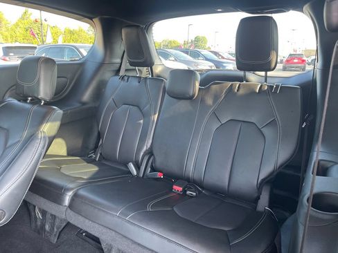 Used 2023 Chrysler Pacifica Touring-L w/ S Appearance Package AWD/4WD image 23
