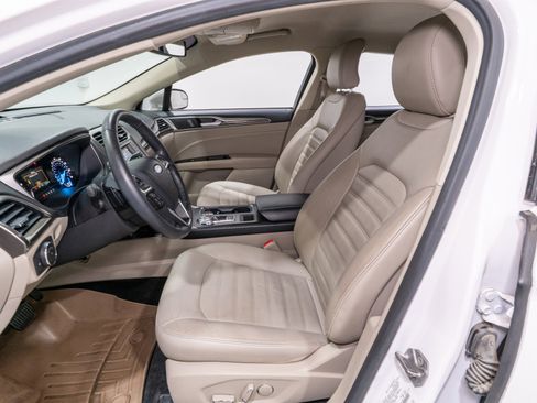 Used 2017 Ford Fusion SE image 15