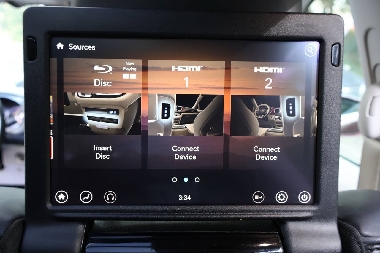 Used 2018 Chrysler Pacifica Limited FWD image 31