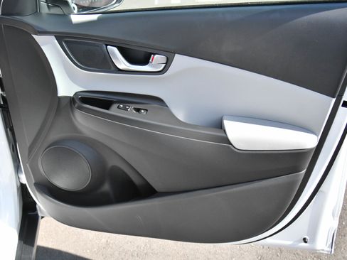 Used 2023 Hyundai Kona SE image 40